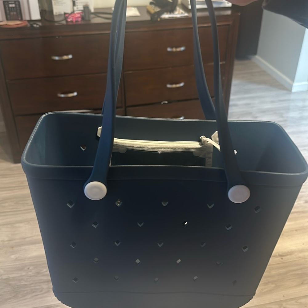 Erin’s Garden beach bags!